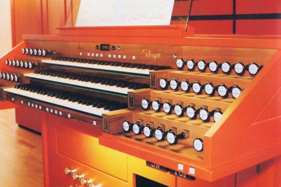 Rieger Orgel Spieltisch - Pfarrgemeinde Sankt Martin